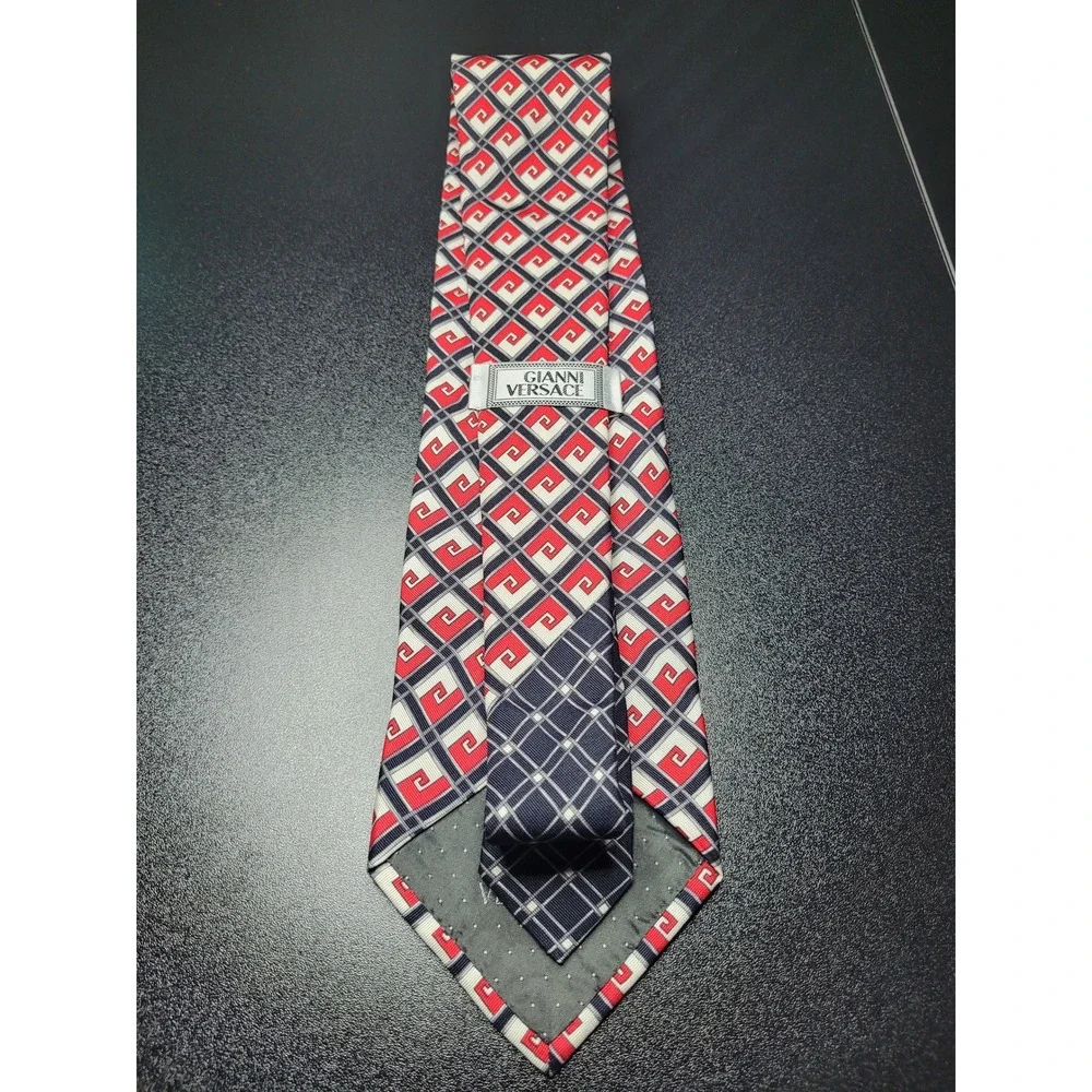 Gianni Versace Men's Necktie Red Geometric Silk 3.75x58 Excellent